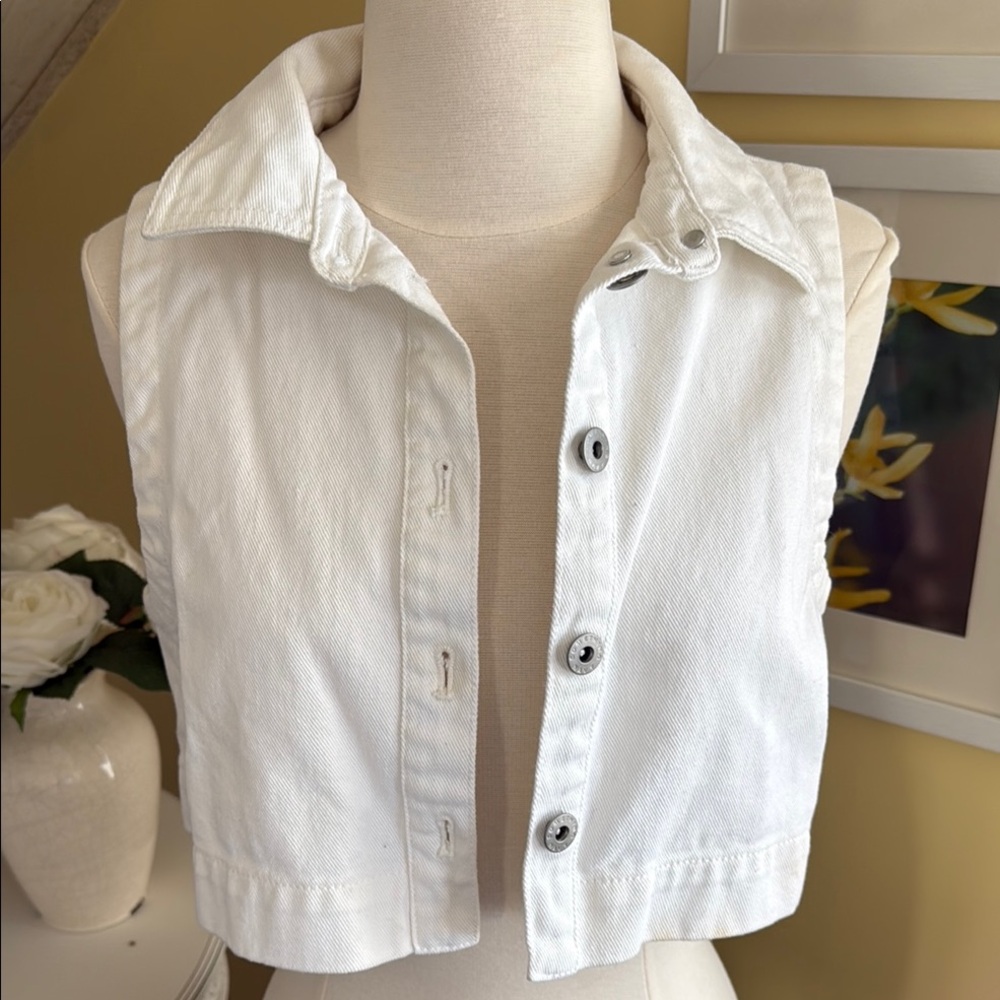 Something Navy Cropped White Denim Button-Up Vest